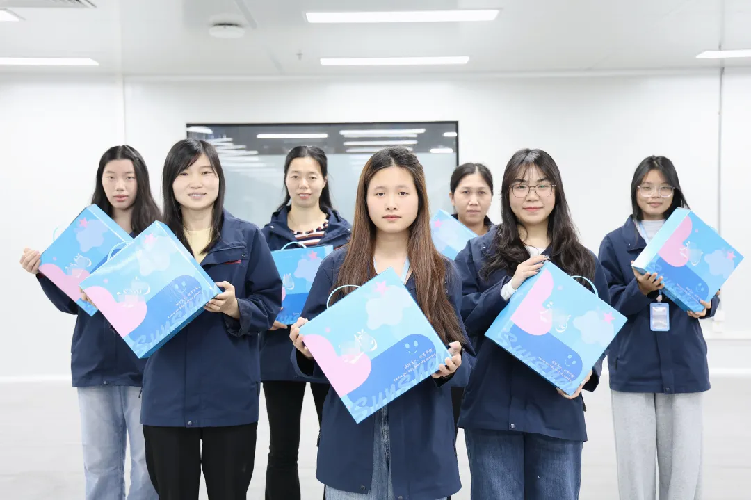 女神节：黄石“乒”出欢乐，，，，，，，昭通“河妆你甜美！